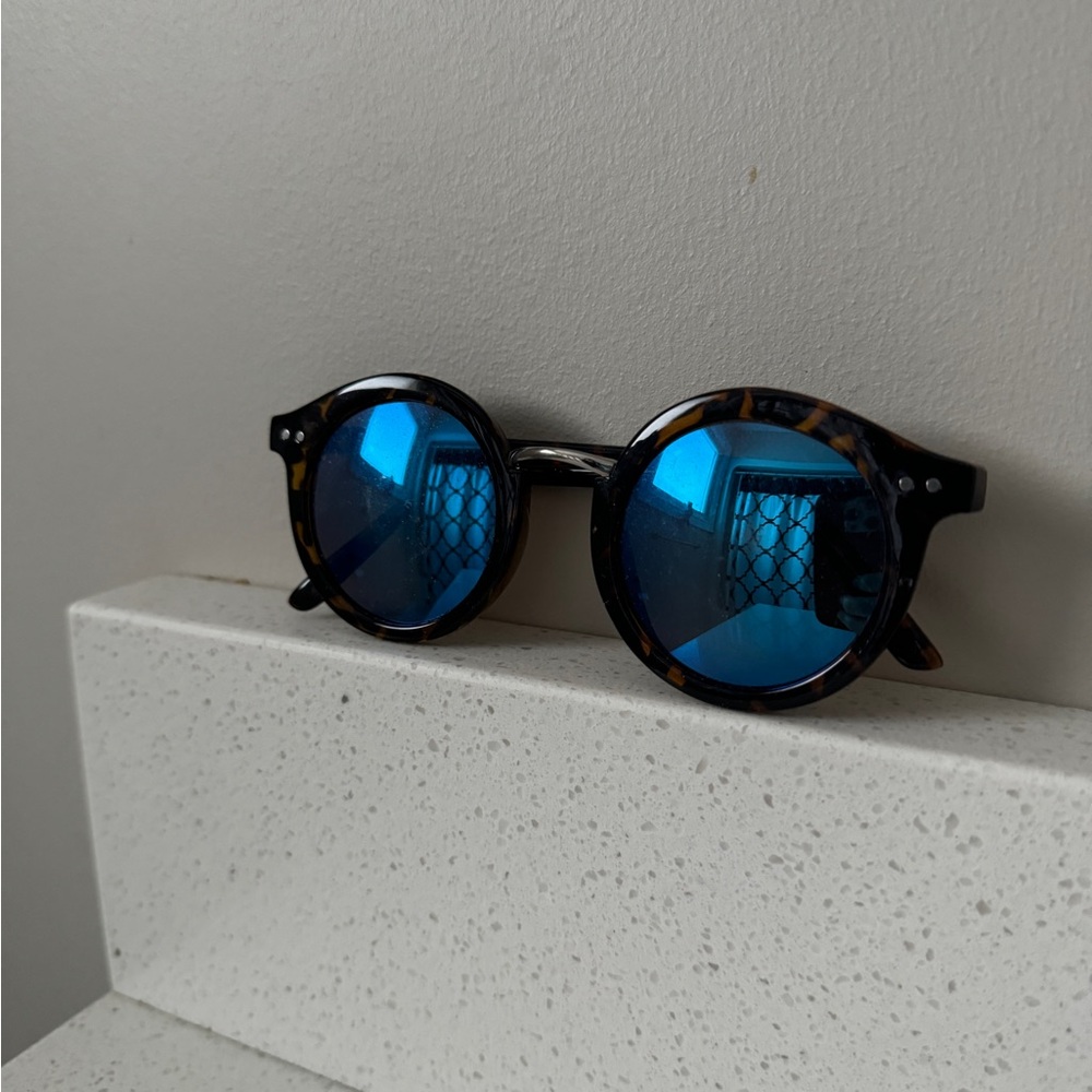 Round Blue tortoise Sunglasses